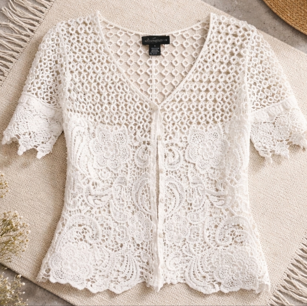 Chic White Lace Blouse for Women